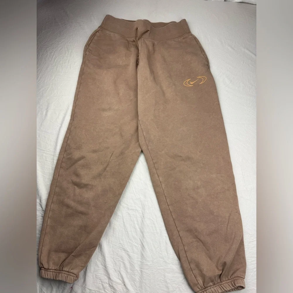 Nike women’s Tan brown Jogger Sweatpants size Small‎